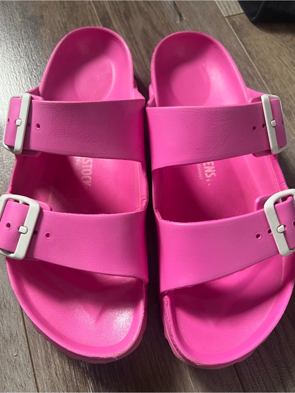 Birkenstock Arizona EVA in Candy Pink